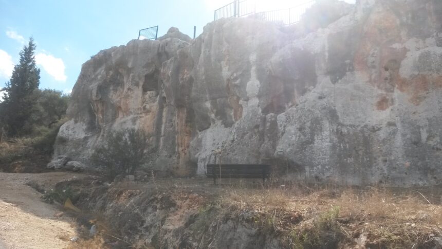 בית אריה – המצוק הקטן